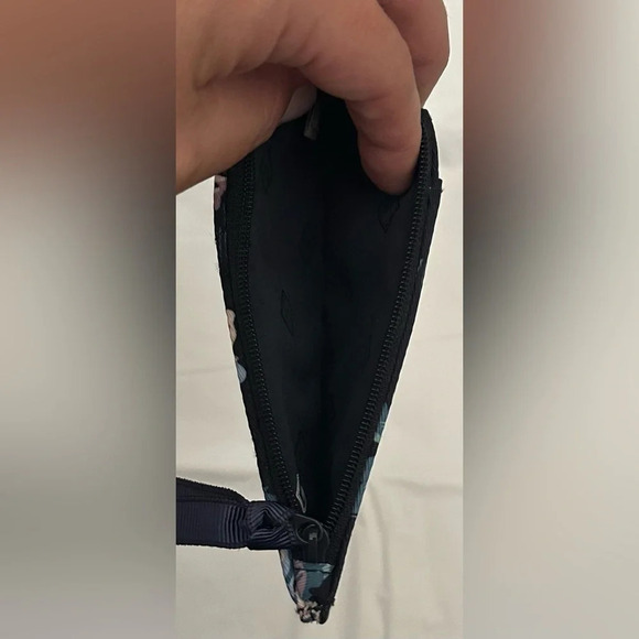 Vera Bradley Ultimate Card Case in Performance Twill Navy Garden - Picture 4 of 6